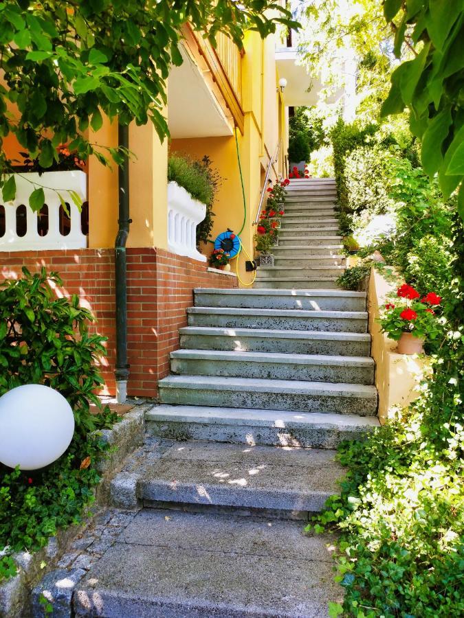 Mediterran-Skandinavisch - Outdoorwhirlpool Ganzjaehrig Burgthann エクステリア 写真